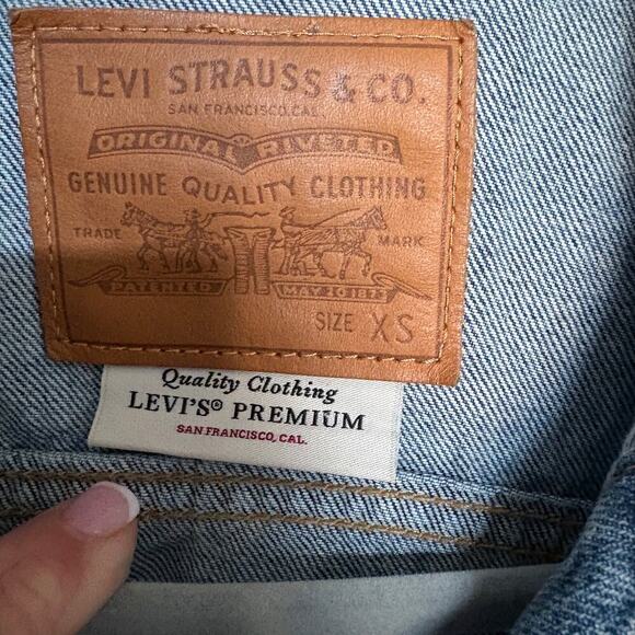 Levi’s Premium XS Trucker Jacket Denim Classic Light Wash normcore Y2K - Picture 7 of 7